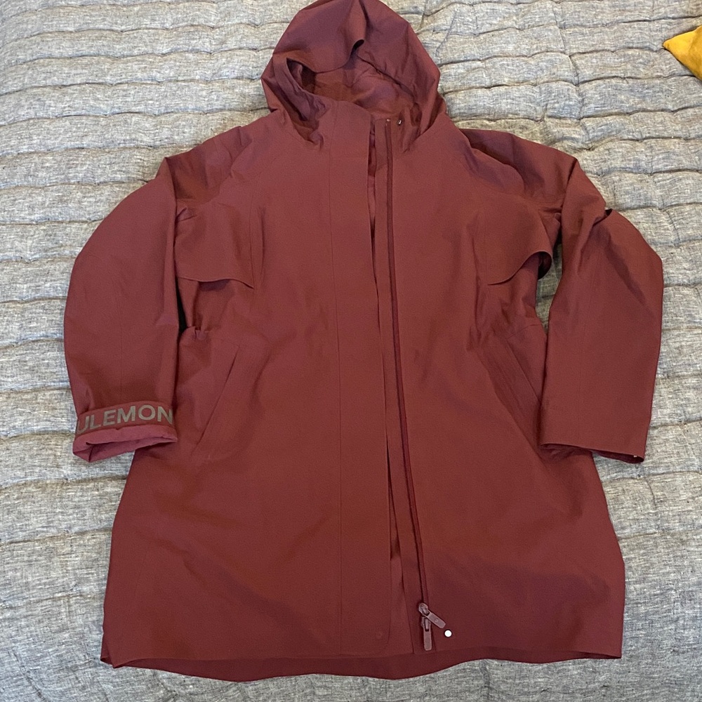 Lululemon Rebel rain coat - burgundy